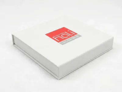 商务礼品磁吸精装盒闭合-超薄书型盒定制