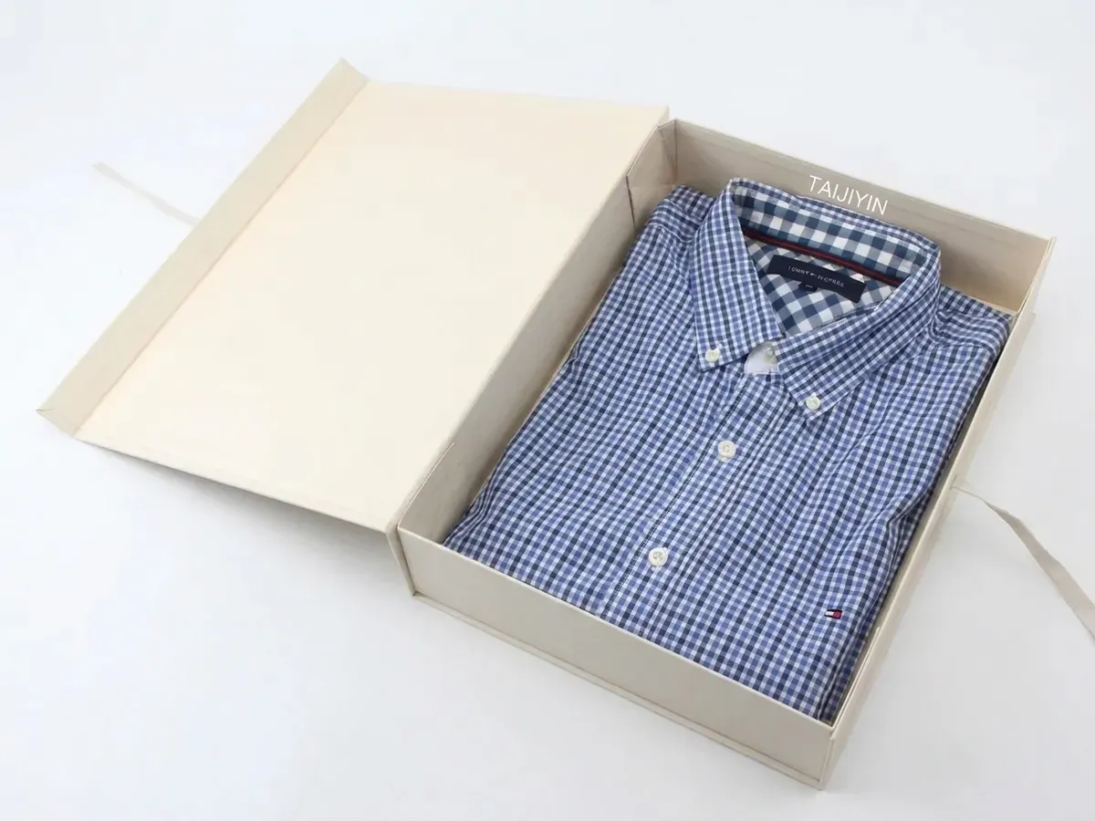 可折叠服装礼盒组装打开-展示内部空间