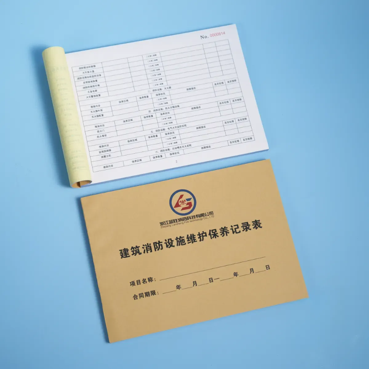刷胶打钉双重加固防散页,一体化垫板防透印极速办公 太极印单据定制牛皮纸封皮与垫板装订细节